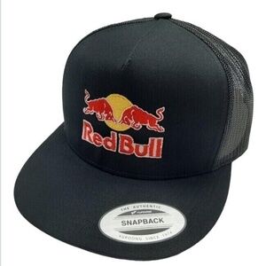 Red Bull Black Flat Bill Trucker Cap Yupoong Vtg Retro Black snapback OSFM